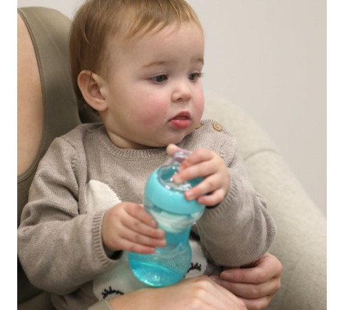 nuby nv04032 Поильник "mini easy grip cup with sleeve" 180 мл. (4 м+) в асс.