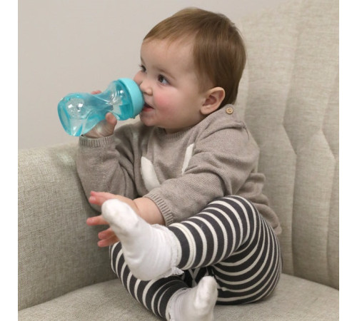 nuby nv04032 Поильник "mini easy grip cup with sleeve" 180 мл. (4 м+) в асс.