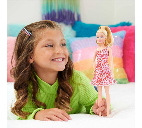 barbie hjt02 papusa „fashionista” intr-o rochie cu flori roz