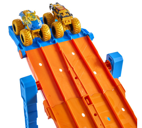 hot wheels jmw70 Игровой набор monster trucks "Чемпионы трека" 