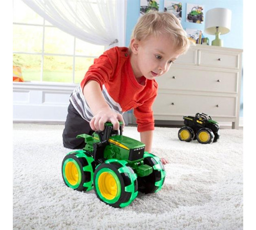 tomy 46434 Трактор "monster treads" со светящимися колесами