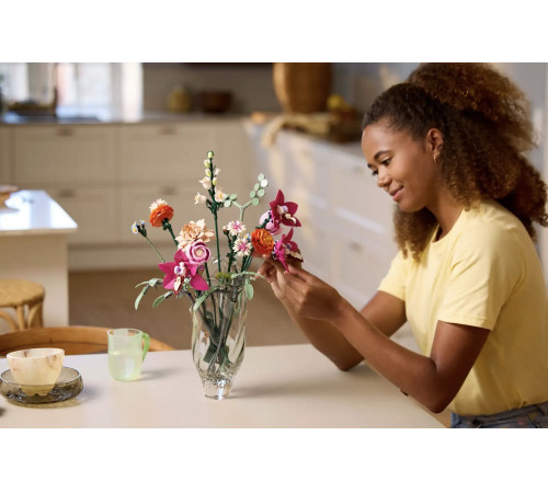 lego botanical collection 10342 constructor „buchet frumos de flori roz” (749 buc.)