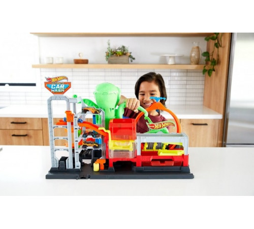 hot wheels gtt96 set de joc "spălătorie auto: explozie de flori" seria "transformarea culorii"