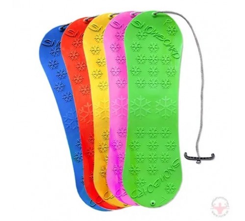 marmat snowboard cu frânghie și mâner în sort.