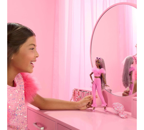barbie hyv28  păpușă "barbie deluxe style" cu codițe în costum de pene