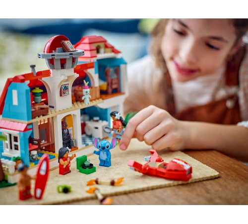 lego disney 43268 constructor "casa de plajă a lui lilo și stitch" (834 el.)