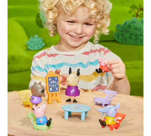 peppa pig f8868 Игровой набор "Класс Пеппы"