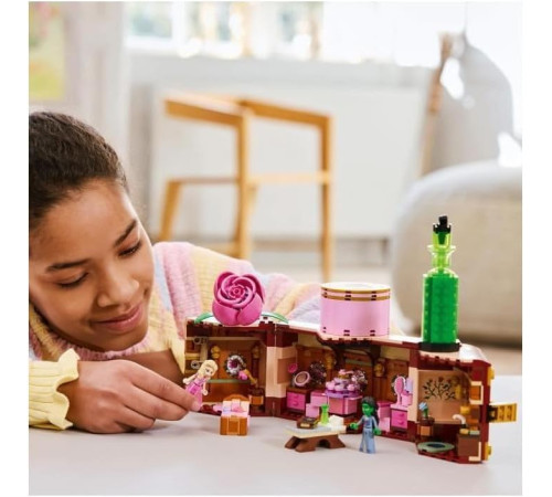 lego wicked 75683 Конструктор "Комната в общежитии Глинды и Эльфабы" (740 дет.)