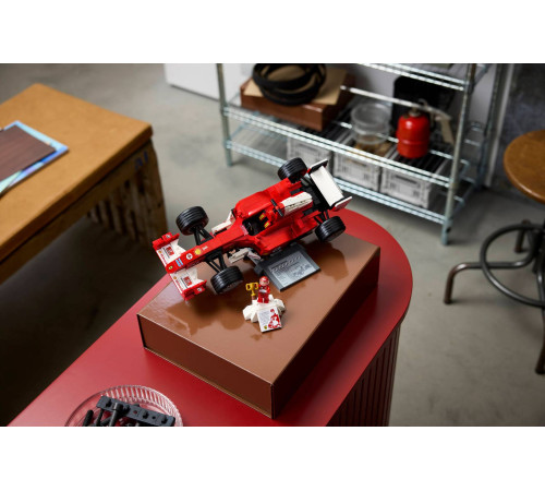 lego icons 11375 constructor "ferrari f2004 și michael schumacher" (735 el.)