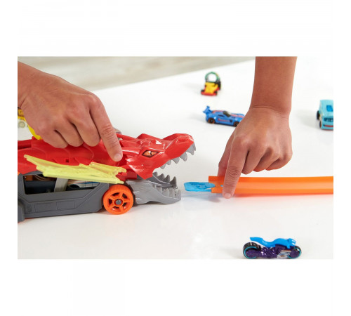 hot wheels gtk42 camion "angry dragon" cu depozitare pentru mașini