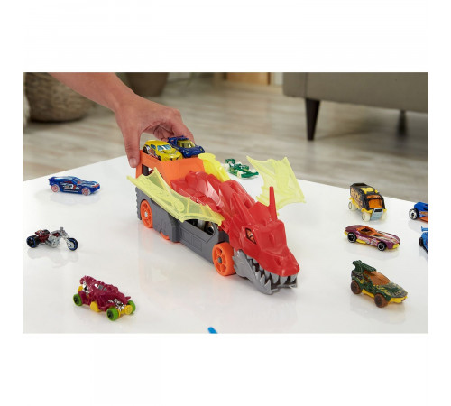 hot wheels gtk42 camion "angry dragon" cu depozitare pentru mașini