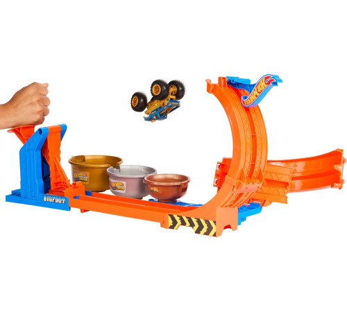 hot wheels jbx64  Игровой набор "monster trucks loop-and-flip trophy challenge"