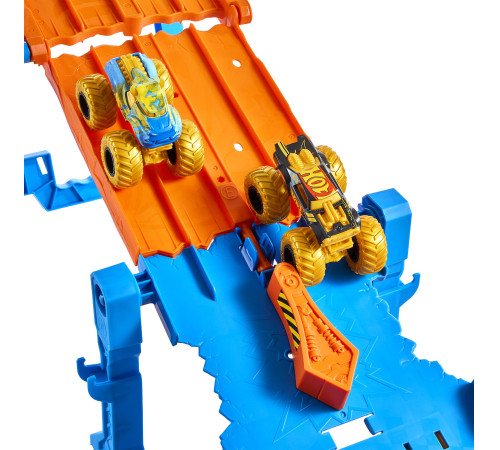 hot wheels jmw70 Игровой набор monster trucks "Чемпионы трека" 