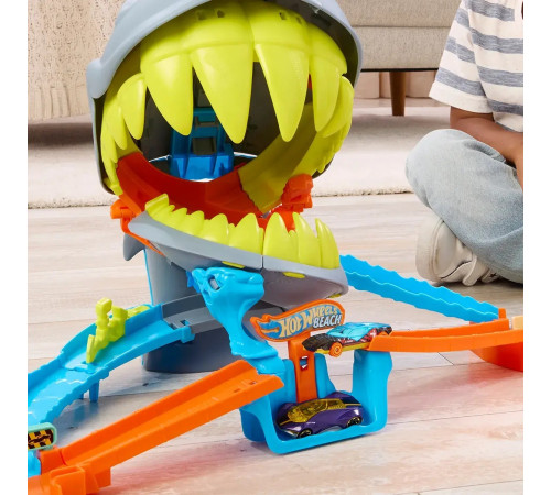 hot wheels jhl96 Игровой набор "Пляжная атака акулы"