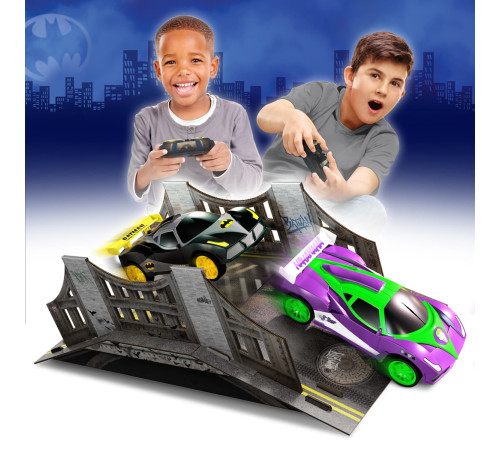 bladez dc85772 set 2 masini cu radio control "batman vs the joker"