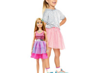 barbie hjy02 papusa barbie mare intr-o rochie roz stralucitor (71 cm.)