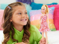 barbie hjt02 papusa „fashionista” intr-o rochie cu flori roz