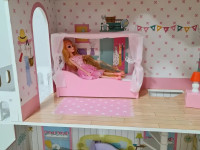 63321 casuta din lemn pentru papusi (114 cm)