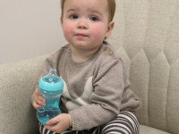 nuby nv04031 cana "mini easy grip cup" 180 ml. (4 luni+) in sort.