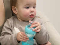 nuby nv04031 cana "mini easy grip cup" 180 ml. (4 luni+) in sort.