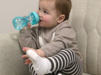 nuby nv04031 cana "mini easy grip cup" 180 ml. (4 luni+) in sort.