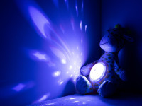 chipolino pil02501giff jucărie de pluș cu proiector și muzică "girafă"