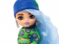 barbie hgp65 păpușă „extra minis” fashionista într-un costum verde cu imprimeu de emoticoane