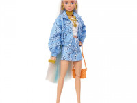 barbie hhn08 papusa "extra" intr-un costum albastru cu un animal de companie