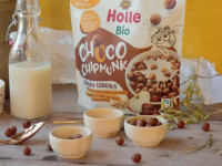 holle organic cereale crocante "choco chimpunk" cu mere si cacao (12 luni+) 125 gr.
