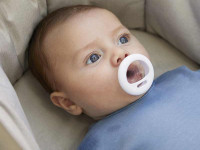 tommee tippee tt0326 Пустышка симметричная "breast like night time" (6-18 м) 2 шт. 