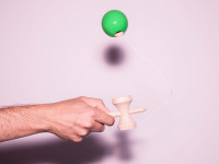 op kdm002 jucărie din lemn "kendama mica" (in sort.)