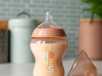 tommee tippee tt0033 biberon "closer to nature" roz (0 luni+) 260 ml.