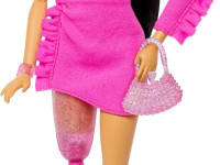 barbie hyv26 papusa cu proteza "barbie deluxe style" bruneta in costum roz