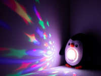chipolino pil02512lpen jucărie de pluș cu proiector și muzică "pinguin"