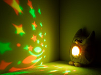 chipolino pil02513lowl jucărie de pluș cu proiector și muzică "bufniță"