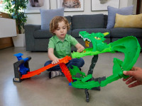 hot wheels jfr06 set de joc "monster trucks sharks vs dinos"