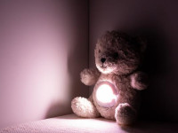 chipolino pil02505bebj jucărie de pluș cu proiector și muzică "ursuleț"