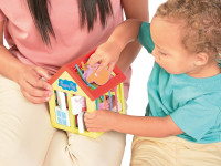 tomy e73528 Игрушка-сортер "Домик Свинки Пеппы"