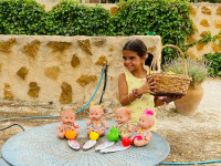 nines 464 păpuşă "pepote summer" (26 cm) în sort.