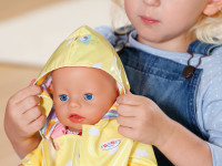 zapf creation 836460 set haine pentru păpuși baby born deluxe pelenă de ploaie (43 cm.)
