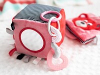 canpol 68/073 jucărie de pluș educativă "cube-ursulet" (coral)