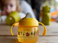 tommee tippee tt0388 cana cu cioc moale "sippee" galben (4 luni+) 190 ml.
