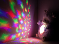 chipolino pil02506lamb jucărie de pluș cu proiector și muzică "miel"