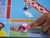 hasbro f1656 joc de masă "monopoly: peppa pig"