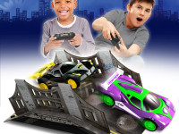 bladez dc85772 set 2 masini cu radio control "batman vs the joker"